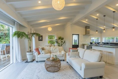 Photo of property in 301 Te Moana Road, Waikanae, 5036