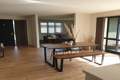 Photo of property in 14 Modello Lane, Waiuku, 2123