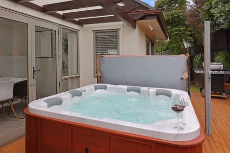 Photo of property in 22 Graven Court, Henderson, Auckland, 0612