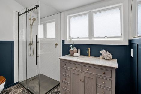 Photo of property in 10 Mangorei Road, Strandon, New Plymouth, 4312