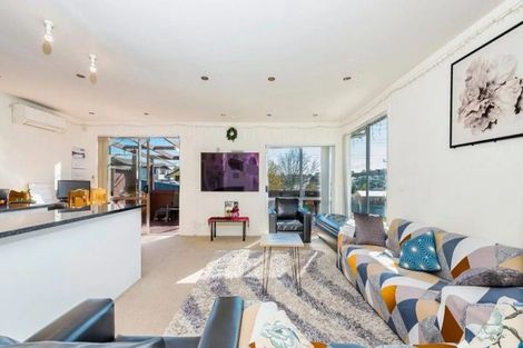 Photo of property in 2 Doone Place, Massey, Auckland, 0614