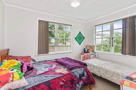 Photo of property in 42 Staverton Crescent, Mangere, Auckland, 2022