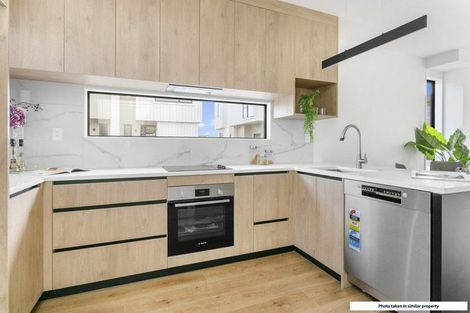 Photo of property in 2/7 Cedar Heights Avenue, Massey, Auckland, 0614