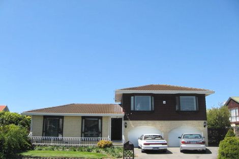 Photo of property in 15 Sonning Place, Redwood, Christchurch, 8051