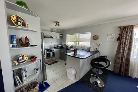 Photo of property in 25 Chadlington Avenue, Henderson, Auckland, 0612