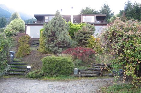 Photo of property in 7b Cameron Place, Fernhill, Queenstown, 9300