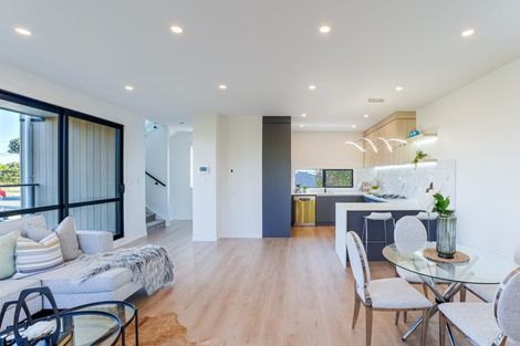 Photo of property in 858e East Coast Road, Northcross, Auckland, 0630