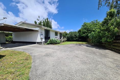 Photo of property in 9 Kirrie Avenue, Te Atatu South, Auckland, 0610