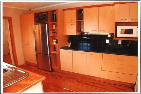 Photo of property in 154 Glenfield Road, Birkenhead, Auckland, 0626