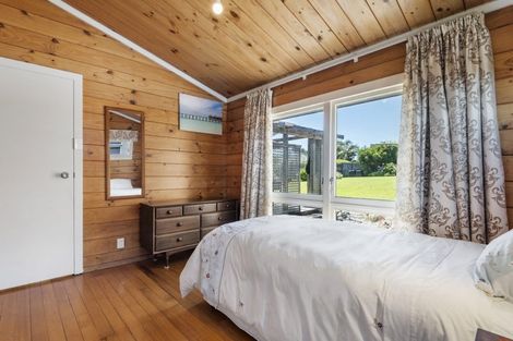 Photo of property in 27 Valley View Road, Glenfield, Auckland, 0629