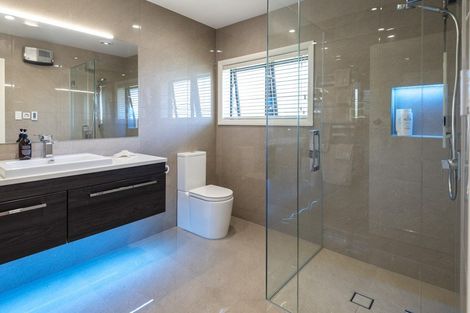 Photo of property in 8 Gulf Crest, Bucklands Beach, Auckland, 2012