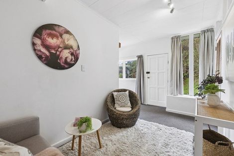 Photo of property in 142 The Ridgeway, Mornington, Wellington, 6021