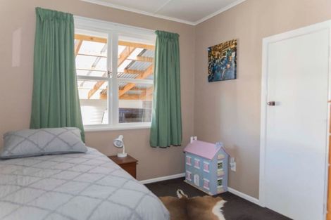 Photo of property in 17 Smith Street, Dannevirke, 4930
