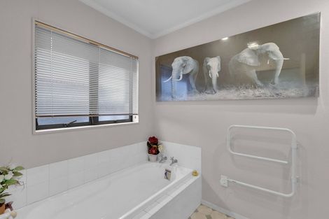 Photo of property in 14 Sandalwood Drive, Dinsdale, Hamilton, 3204