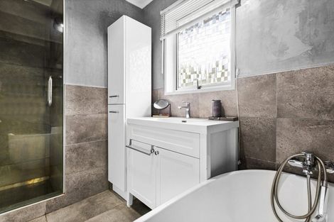 Photo of property in 37 Pitt Street, Clive, 4102