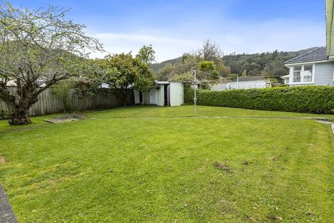 Photo of property in 105 Kowhai Street, Naenae, Lower Hutt, 5011