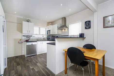 Photo of property in 2/22 Norcross Avenue, Henderson, Auckland, 0612