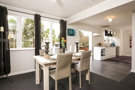 Photo of property in 10 Royal View Road, Te Atatu South, Auckland, 0610