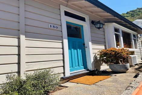 Photo of property in 180 Sutherland Road, Lyall Bay, Wellington, 6022