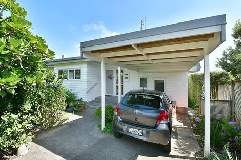 Photo of property in 104 Pacific Parade, Army Bay, Whangaparaoa, 0930