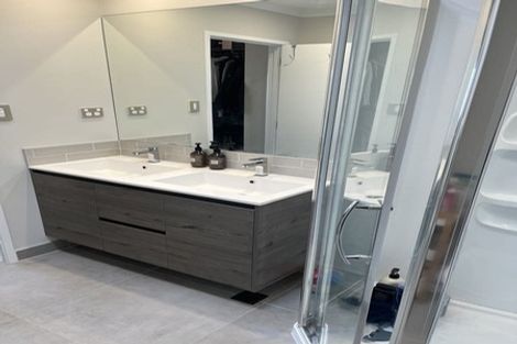 Photo of property in 32 Hobsonville Point Road, Hobsonville, Auckland, 0616