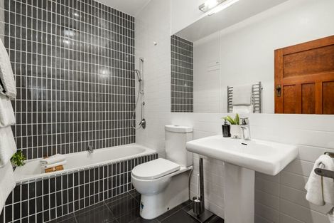 Photo of property in 72 Eversleigh Road, Belmont, Auckland, 0622