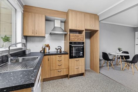 Photo of property in 2/246 Main Road, Tawa, Wellington, 5028