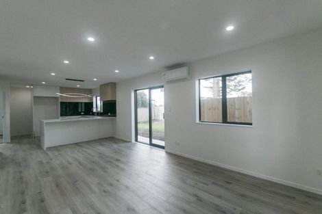 Photo of property in 17e Martin Place, Kelston, Auckland, 0602