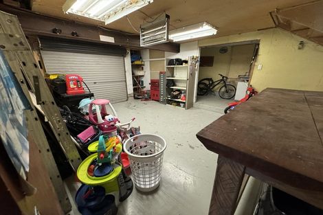 Photo of property in 42 Edgecombe Street, Newlands, Wellington, 6037