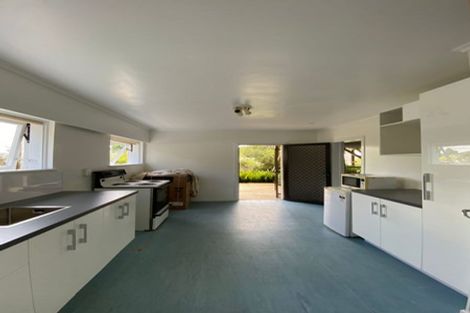 Photo of property in 6 Rewarewa Road, Te Atatu Peninsula, Auckland, 0610