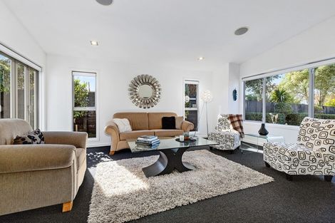 Photo of property in 8 Jellicoe Drive, Hamilton East, Hamilton, 3216