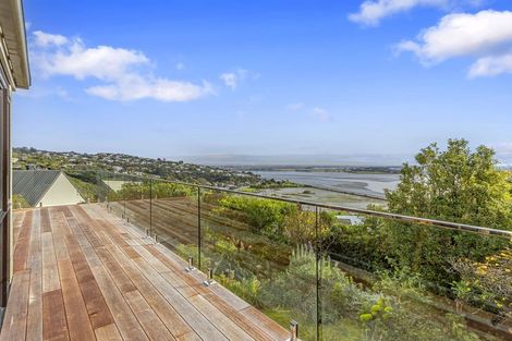 Photo of property in 20 Inverness Lane, Redcliffs, Christchurch, 8081