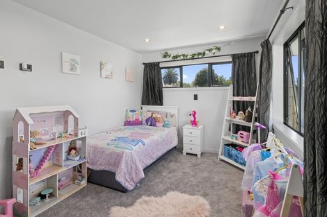 Photo of property in 8 Gladys Place, Levin, 5510