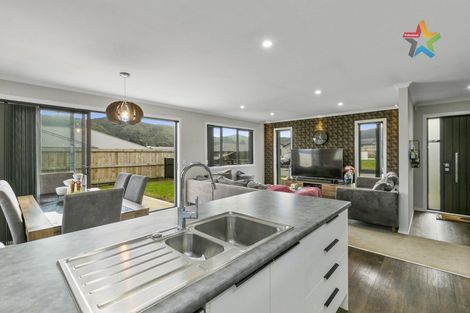 Photo of property in 10 Jack Vaughan Grove, Wainuiomata, Lower Hutt, 5014