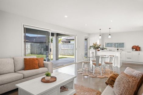 Photo of property in 33 Kahuparere Crescent, Pyes Pa, Tauranga, 3112