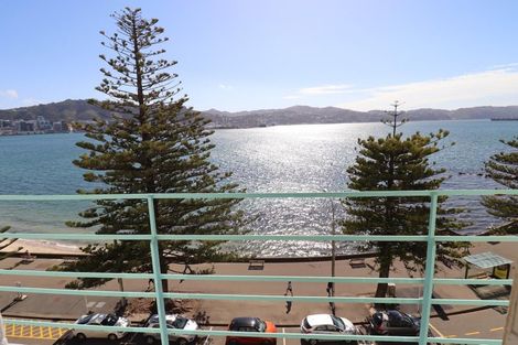 Photo of property in Sunhaven Flats, 262 Oriental Parade, Oriental Bay, Wellington, 6011