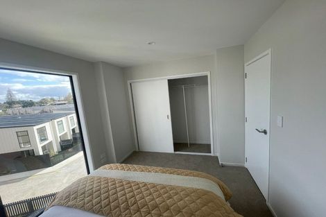 Photo of property in 2 Mikoikoi Crescent, Mangere Bridge, Auckland, 2022