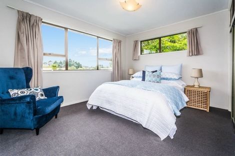 Photo of property in 4 St Catherine Crescent, West Harbour, Auckland, 0618