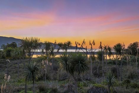 Photo of property in 22 Taranui Way, Paraparaumu Beach, Paraparaumu, 5032