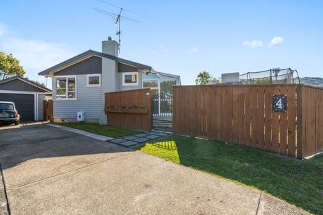 Photo of property in 4 Sequoia Place, Maoribank, Upper Hutt, 5018