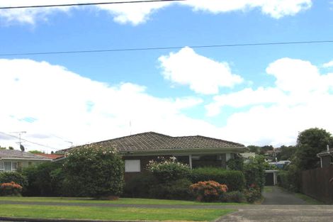 Photo of property in 2/3 Otakau Road, Milford, Auckland, 0620