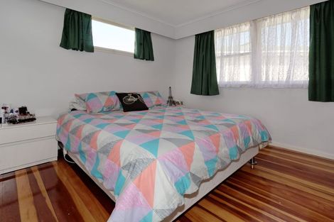 Photo of property in 2 Pamela Place, New Lynn, Auckland, 0600