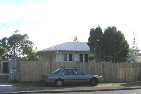 Photo of property in 2/120 Chivalry Road, Glenfield, Auckland, 0629