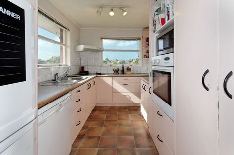 Photo of property in 2 Pamela Place, New Lynn, Auckland, 0600
