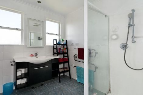 Photo of property in 2 Pamela Place, New Lynn, Auckland, 0600