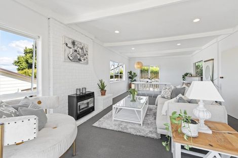 Photo of property in 17 Lyndhurst Road, Te Atatu South, Auckland, 0610