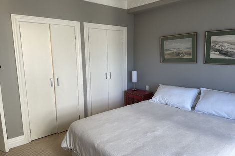 Photo of property in Sunhaven Flats, 262 Oriental Parade, Oriental Bay, Wellington, 6011