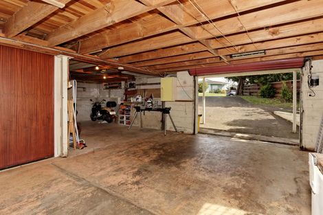 Photo of property in 2 Pamela Place, New Lynn, Auckland, 0600