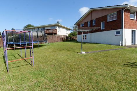 Photo of property in 2 Pamela Place, New Lynn, Auckland, 0600