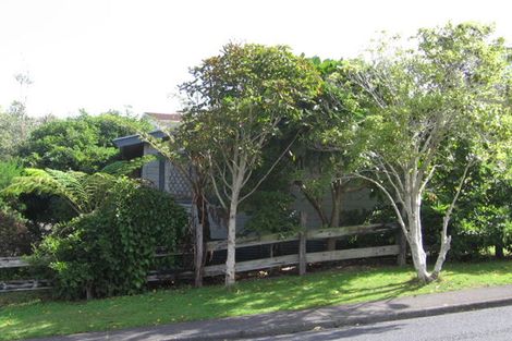 Photo of property in 3 Kemp Road, Massey, Auckland, 0614